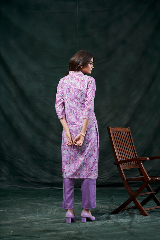 Elegant Lavender Floral Print V-Slit Straight Kurti