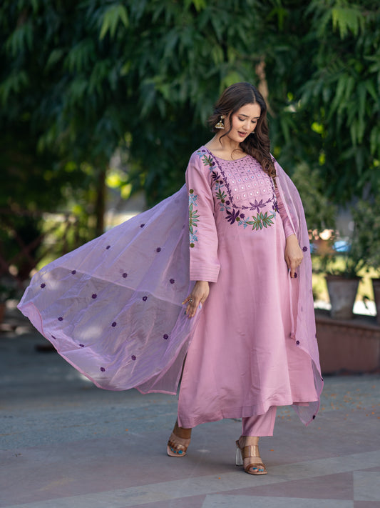 Aspora Pink Color Embroidered Chanderi Silk Women's Kurta with Trousers & Dupatta