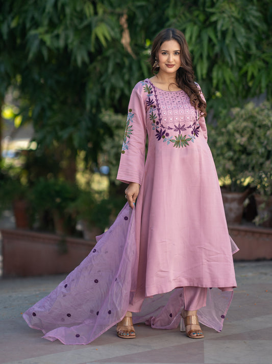 Aspora Pink Color Embroidered Chanderi Silk Women's Kurta with Trousers & Dupatta