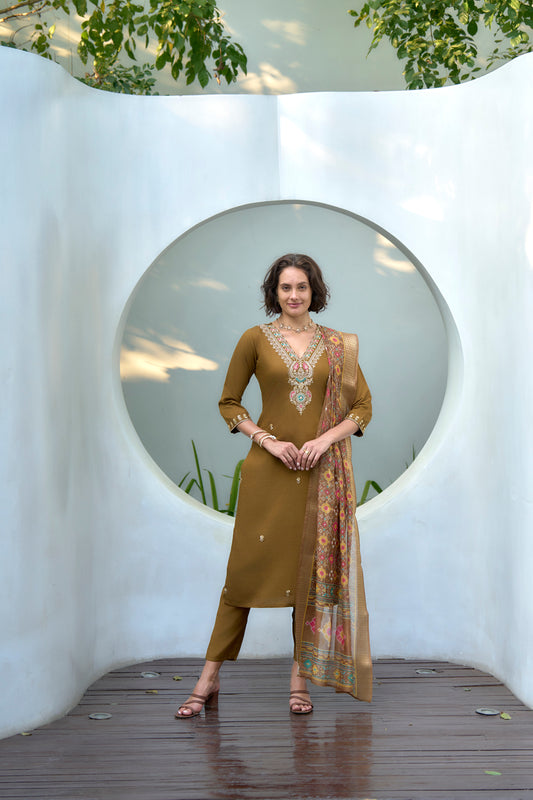 Golden Oak Kurta & Trouser Ensemble with Heirloom-Inspired Dupatta