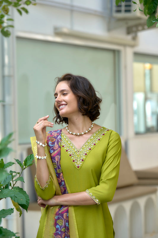 Parrot Kurta with Floral Embroidery, Fitted Trouser & Chanderi Dupatta