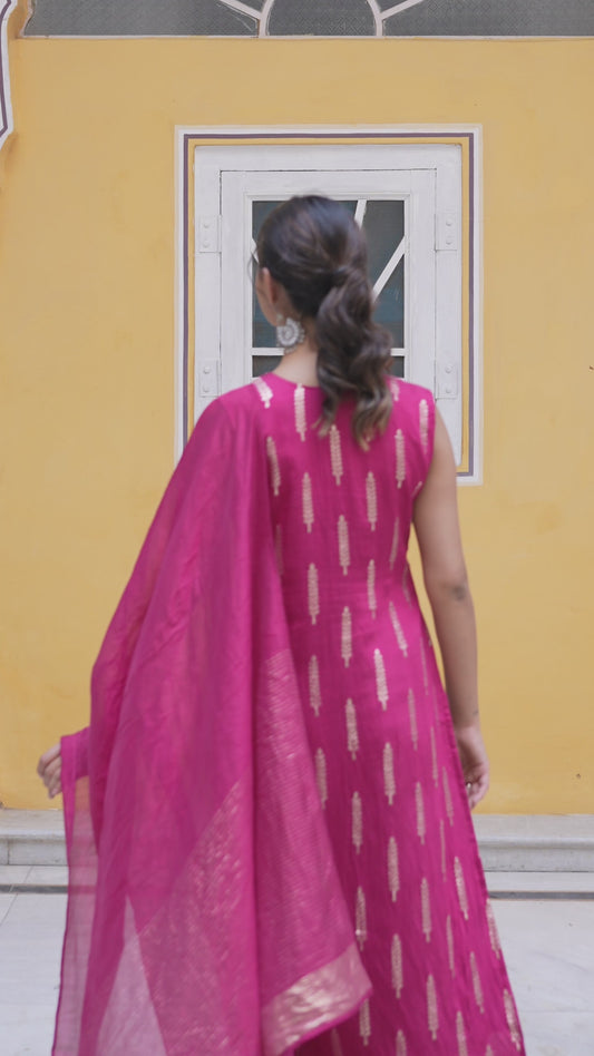Aspora Rani Pink Pure Silk Floral Woven Straight Kurta With Trousers & Dupatta